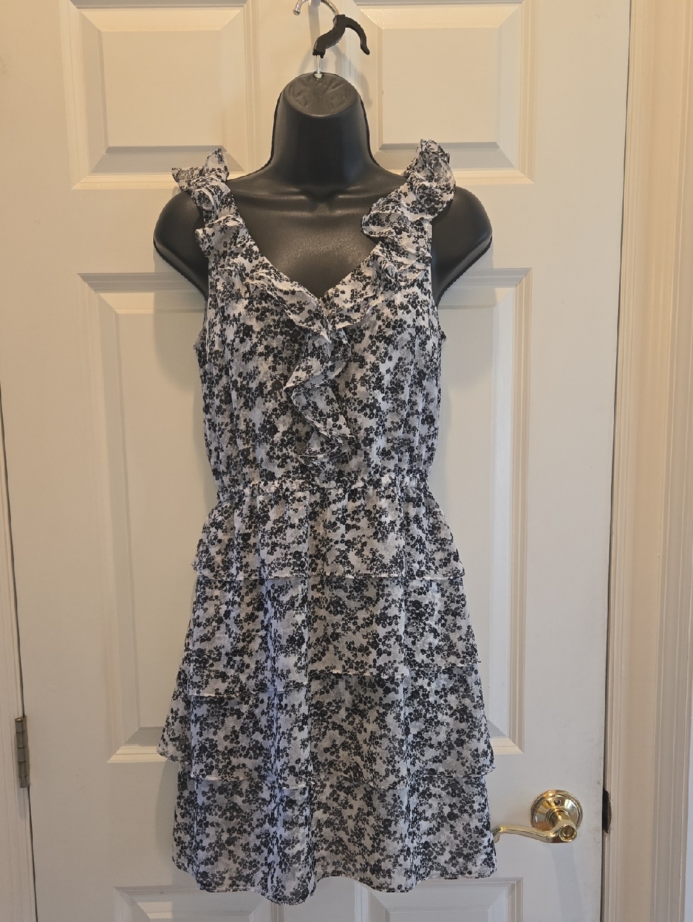 White House Black Market Floral Ruffle Dress 0 Sleeveless Tiered Mini Fit Flare